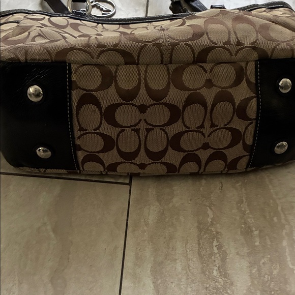Signature Coach Tan and Brown Signature Shoulder Bag - Picture 4 of 6
